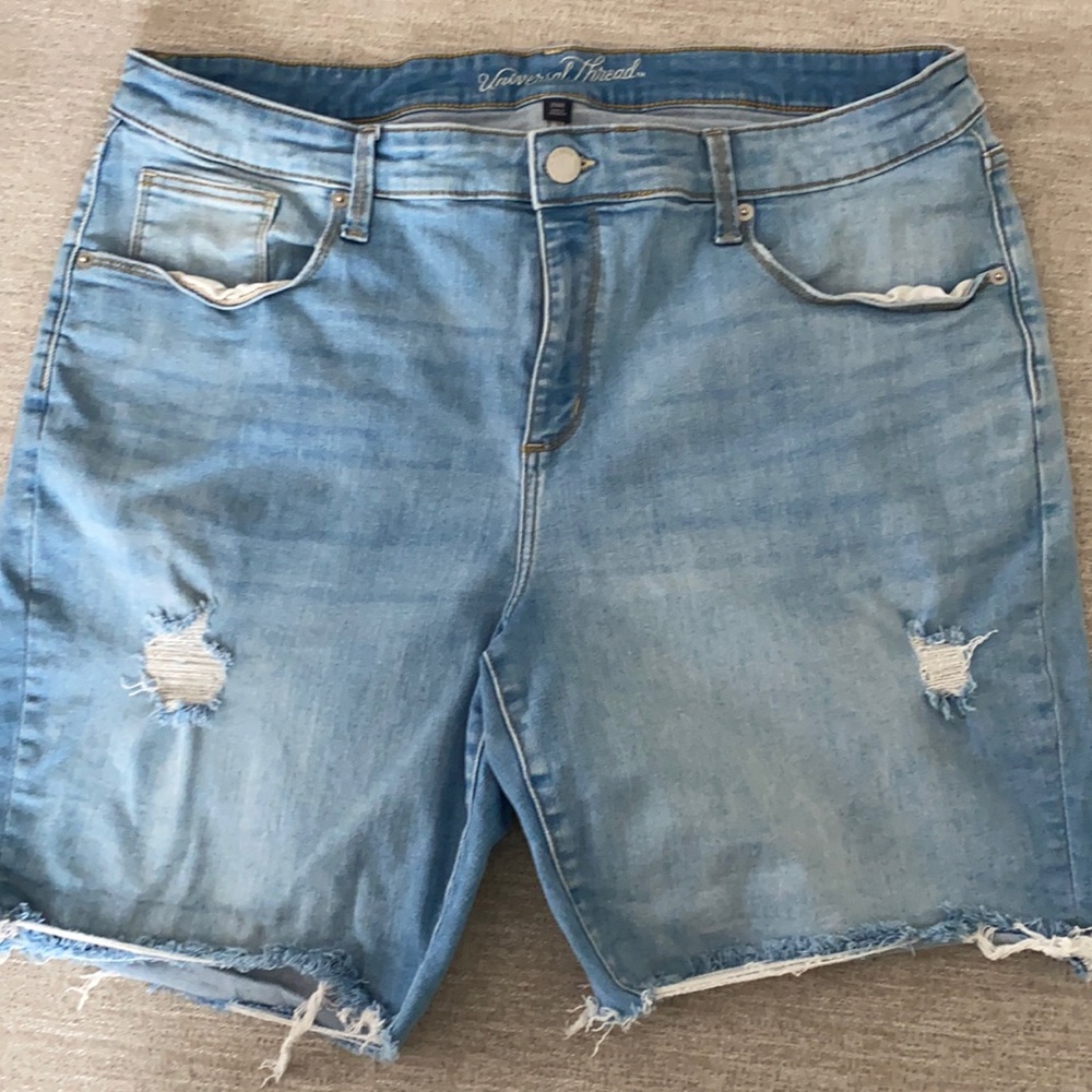 Universal Thread cut off distressed mid-rise Bermuda jean shorts Size 20 WR - Picture 1 of 8